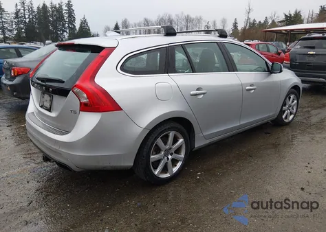 2016 Volvo V60 T5 Drive-E Premier z USA, uszkodzony, nr VIN YV140MEKXG1290426